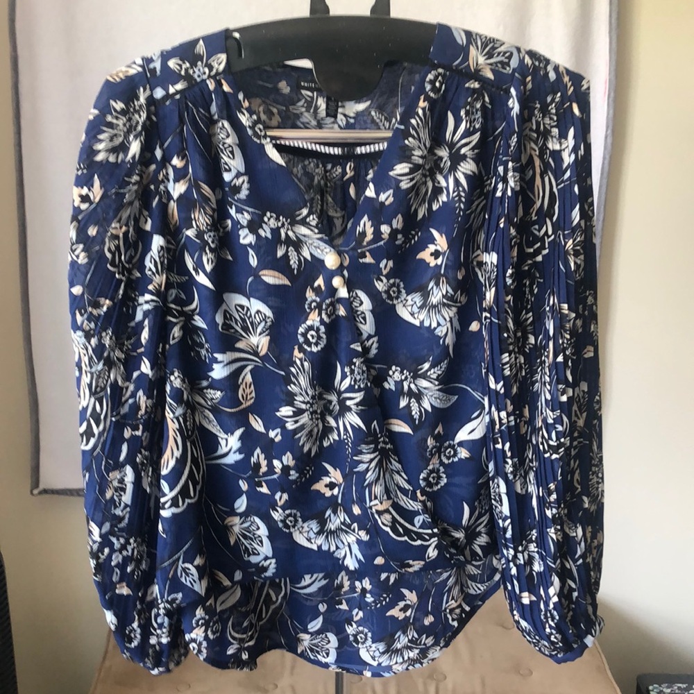 Gorgeous blue, Black and Tan floral print blouse